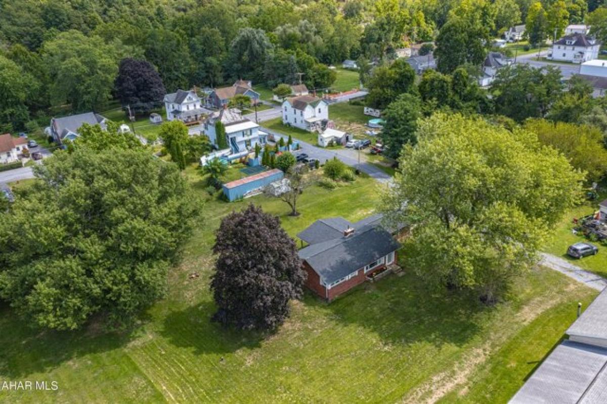 Picture of Home For Sale in East Freedom, Pennsylvania, United States