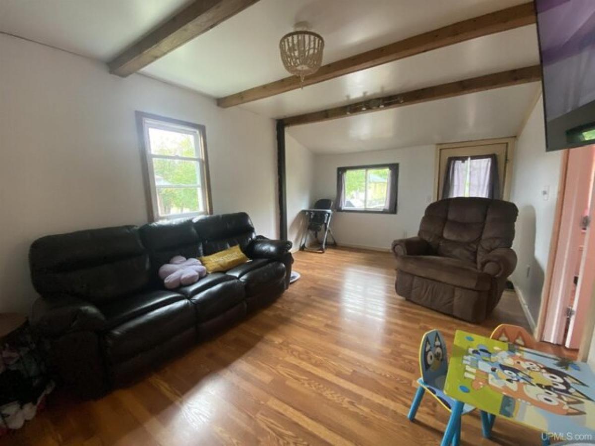 Picture of Home For Sale in Ironwood, Michigan, United States