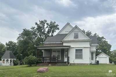 Home For Sale in Onaga, Kansas