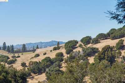 Home For Sale in Piedmont, California