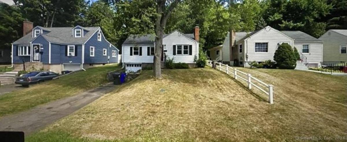 Picture of Home For Sale in West Hartford, Connecticut, United States