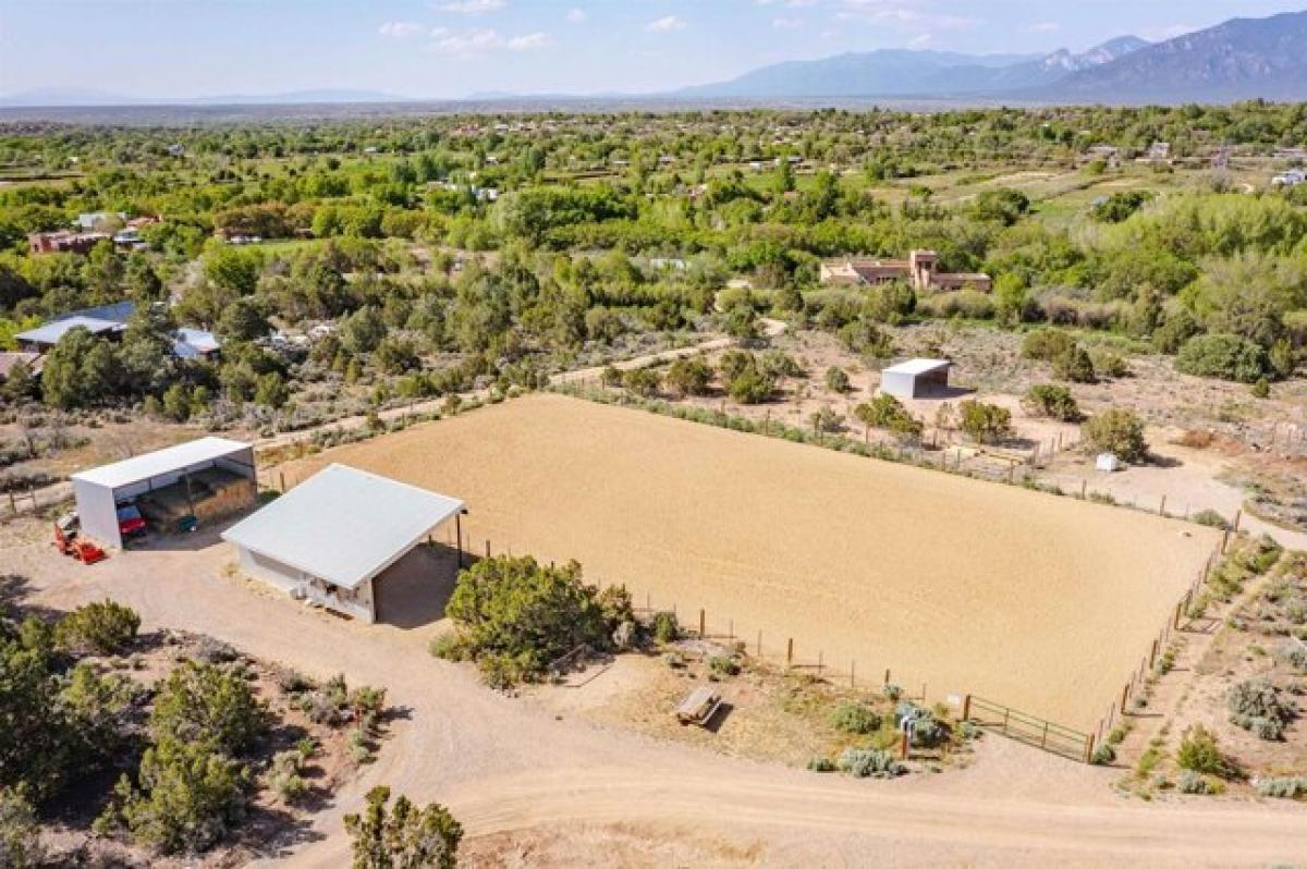 Picture of Home For Sale in Ranchos de Taos, New Mexico, United States