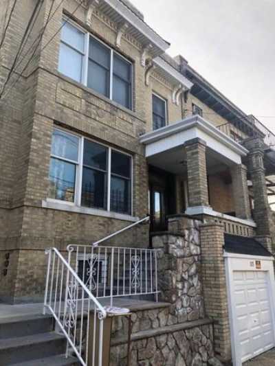 Home For Rent in West New York, New Jersey