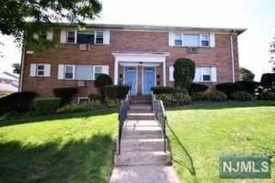 Home For Rent in Fair Lawn, New Jersey