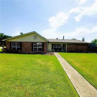 Home For Sale in Sulphur, Louisiana