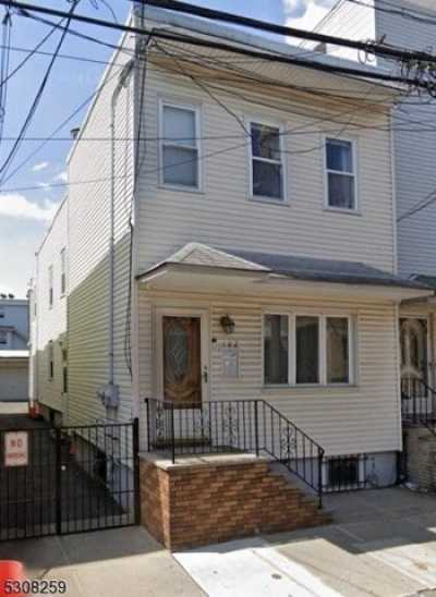 Home For Rent in Newark, New Jersey