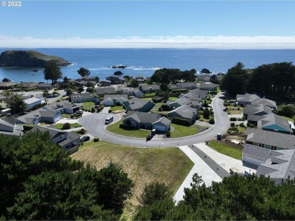 Picture of Residential Land For Sale in Brookings, Oregon, United States