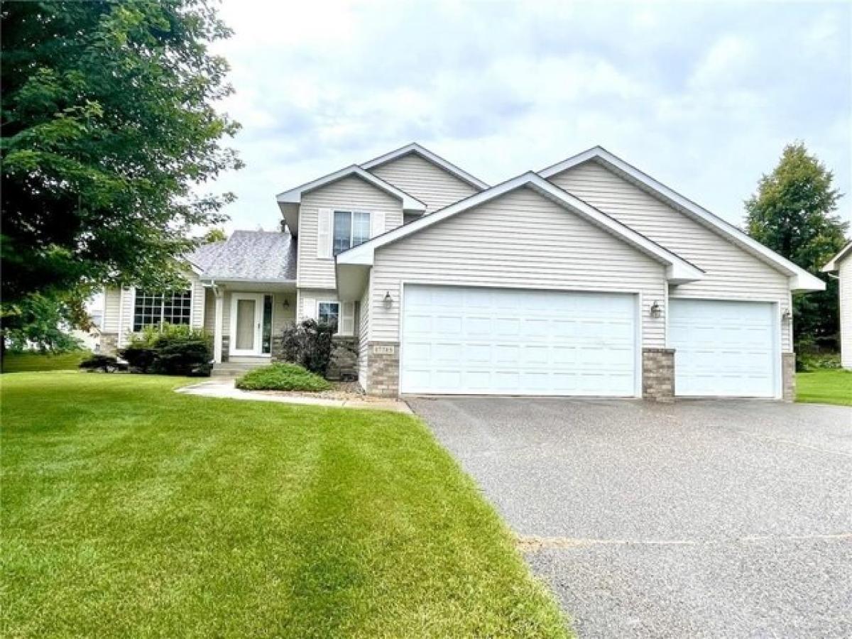 Picture of Home For Sale in Lakeville, Minnesota, United States