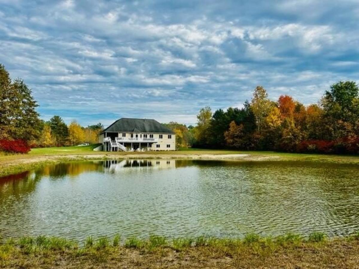 Picture of Home For Sale in Allegan, Michigan, United States