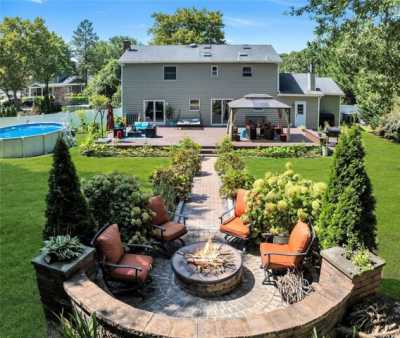 Home For Sale in Mount Sinai, New York