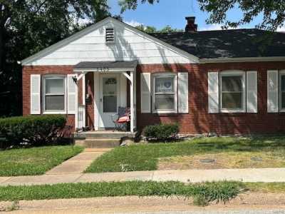 Home For Sale in Saint Ann, Missouri