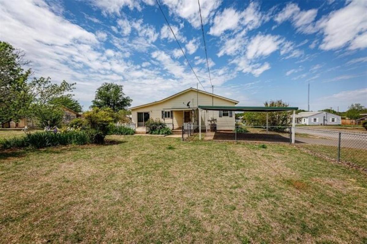 Picture of Home For Sale in Mangum, Oklahoma, United States