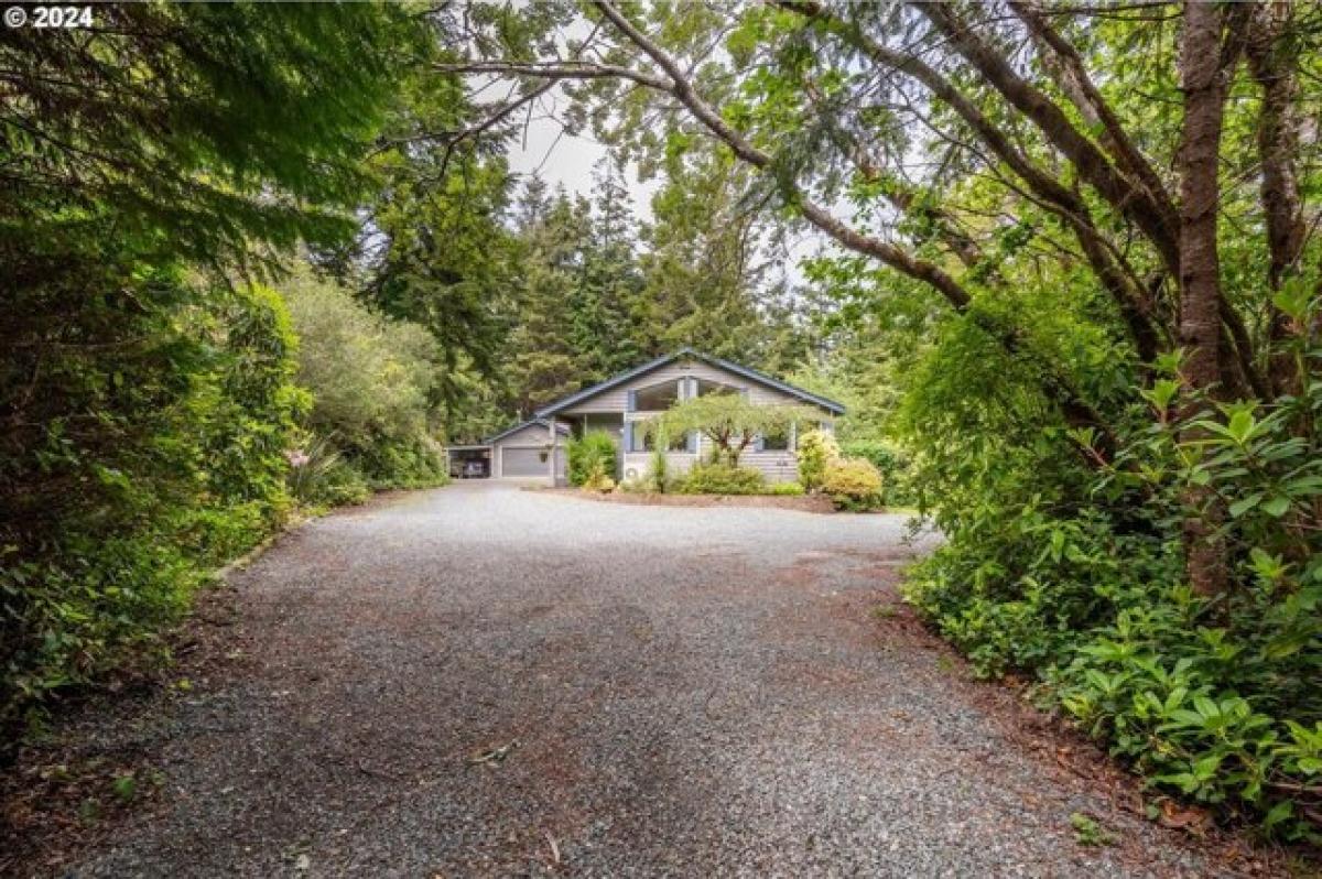 Picture of Home For Sale in Bandon, Oregon, United States