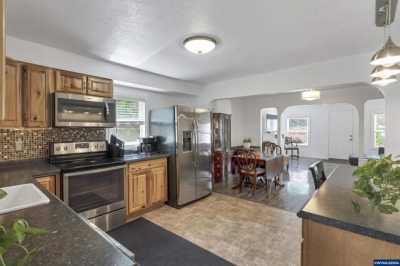 Home For Sale in Dallas, Oregon