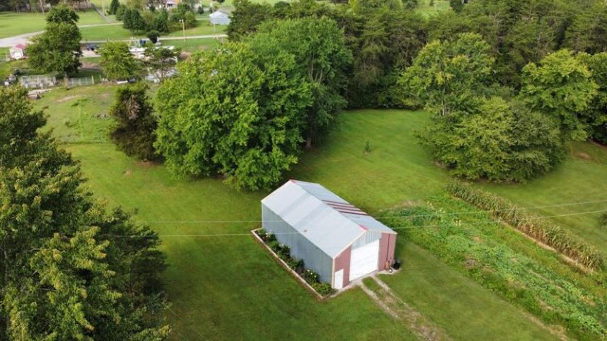 Picture of Home For Sale in East Bernstadt, Kentucky, United States