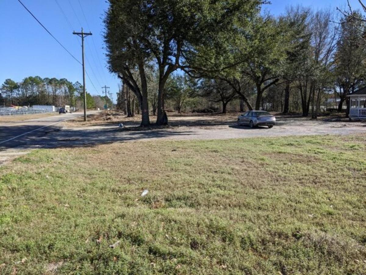 Picture of Residential Land For Sale in Moncks Corner, South Carolina, United States