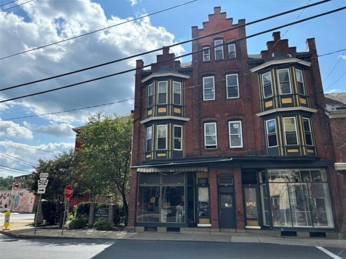 Picture of Home For Sale in Bangor, Pennsylvania, United States