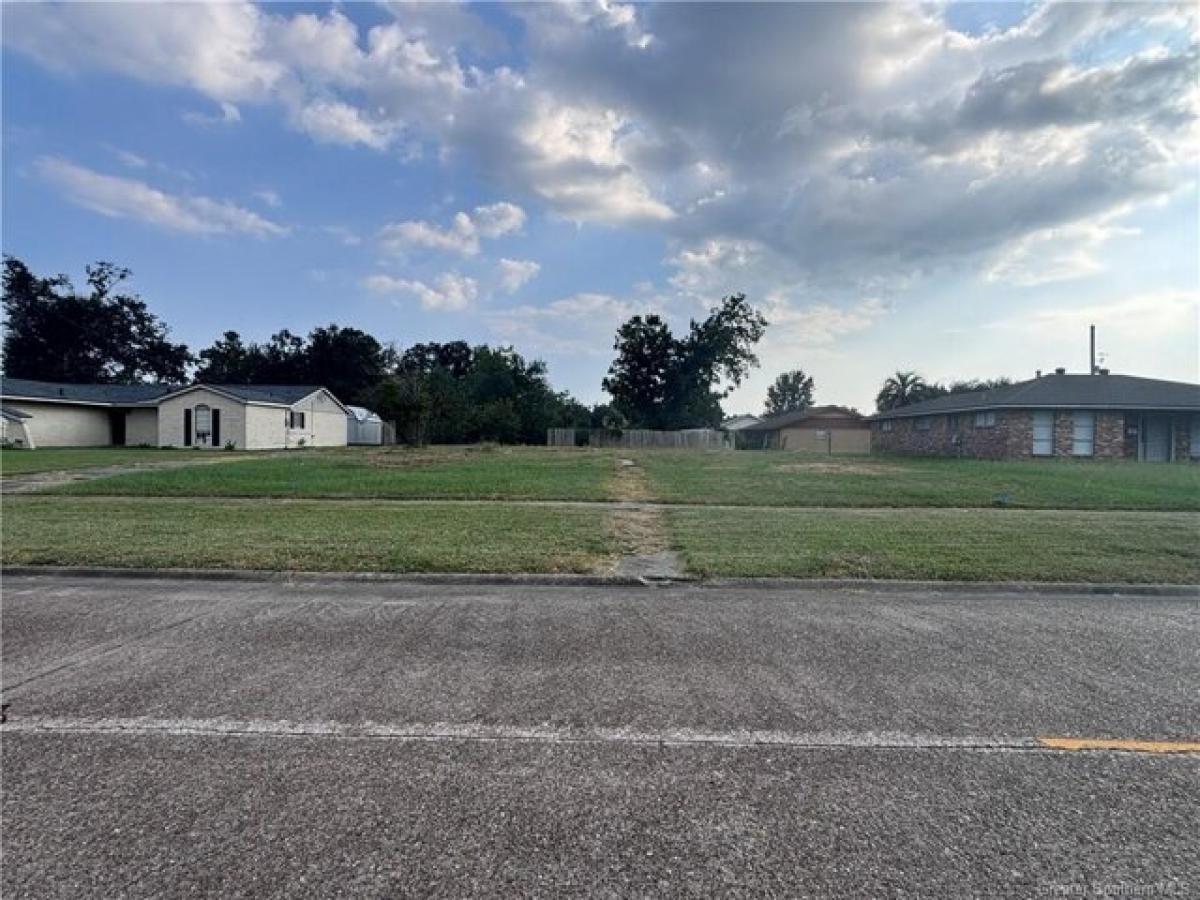 Picture of Residential Land For Sale in Lake Charles, Louisiana, United States