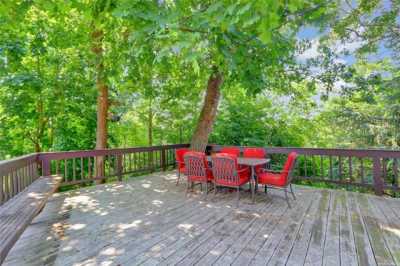 Home For Sale in Roslyn Heights, New York