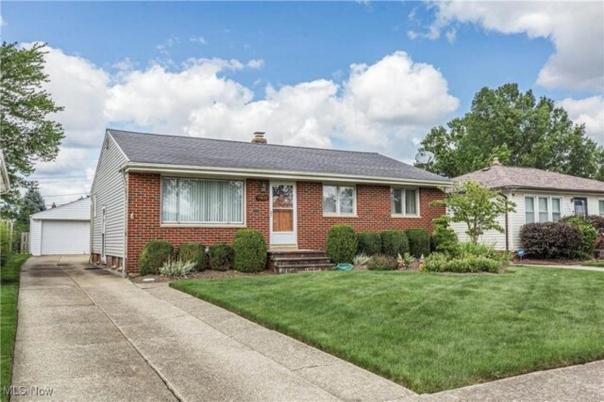 Picture of Home For Sale in Maple Heights, Ohio, United States