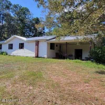 Home For Sale in Leakesville, Mississippi