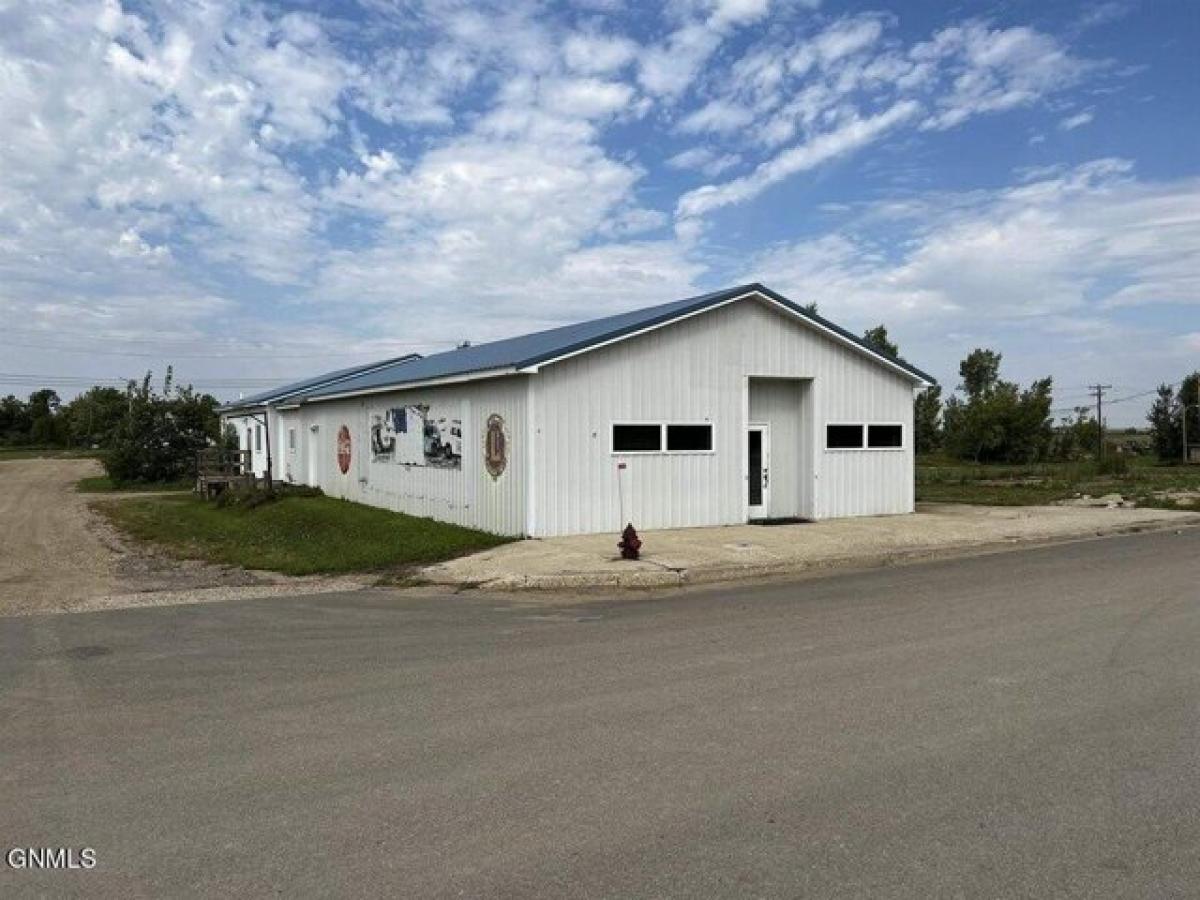 Picture of Home For Sale in Wildrose, North Dakota, United States