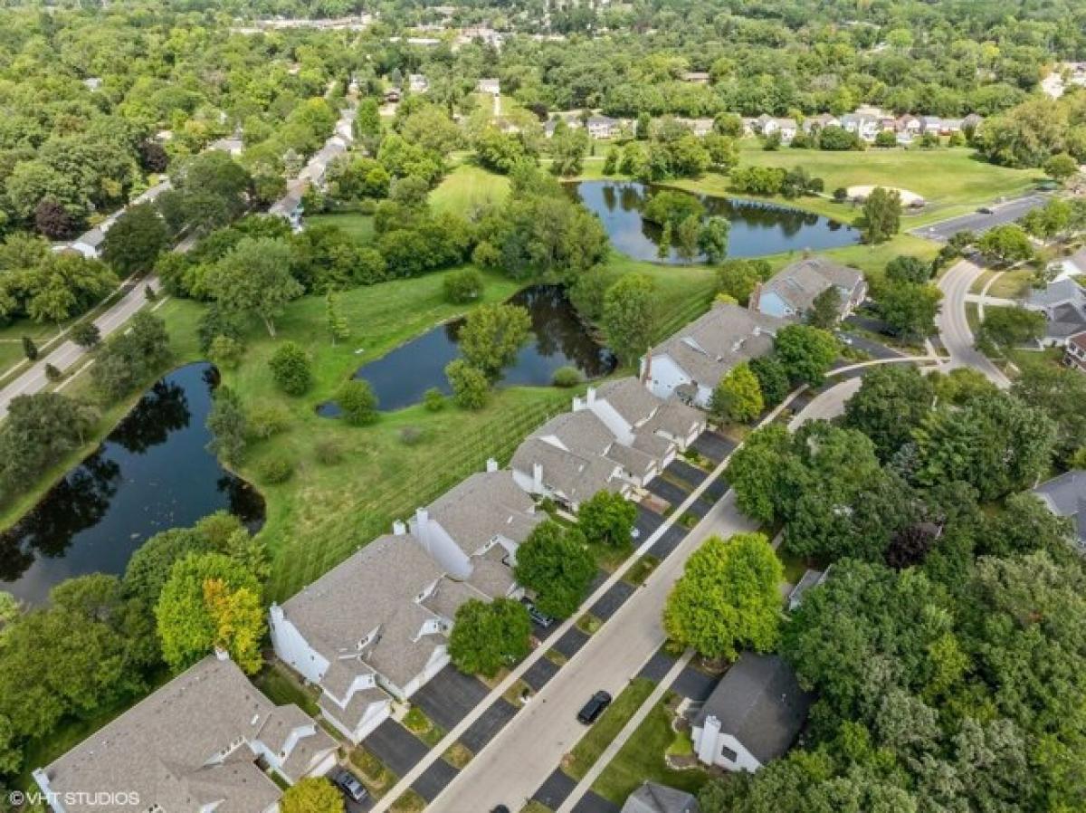 Picture of Home For Sale in Fox River Grove, Illinois, United States