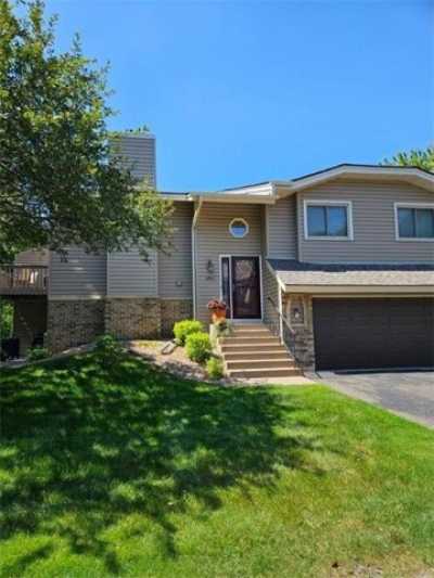 Home For Sale in Woodbury, Minnesota