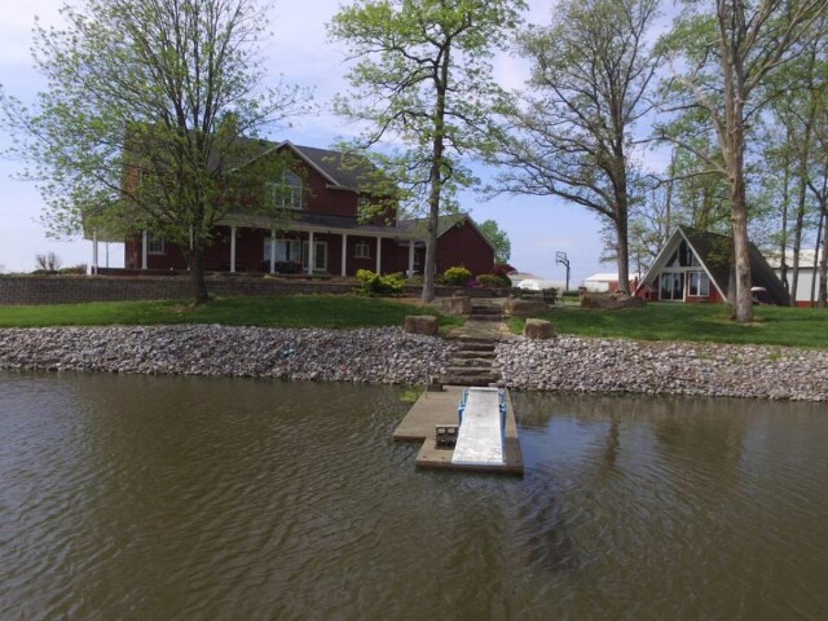 Picture of Home For Sale in West Salem, Illinois, United States