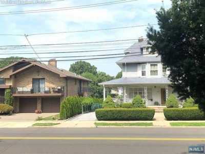 Home For Rent in Fort Lee, New Jersey