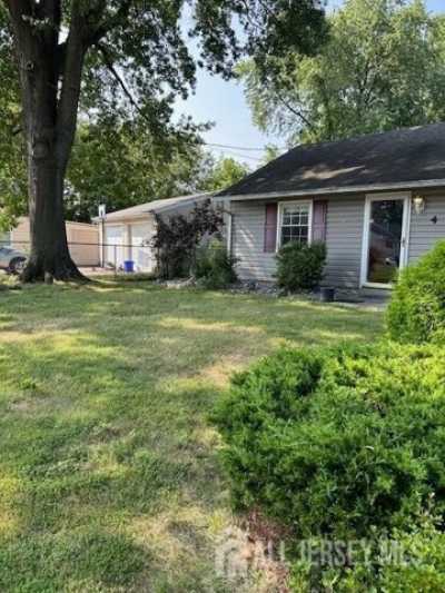 Home For Rent in Edison, New Jersey