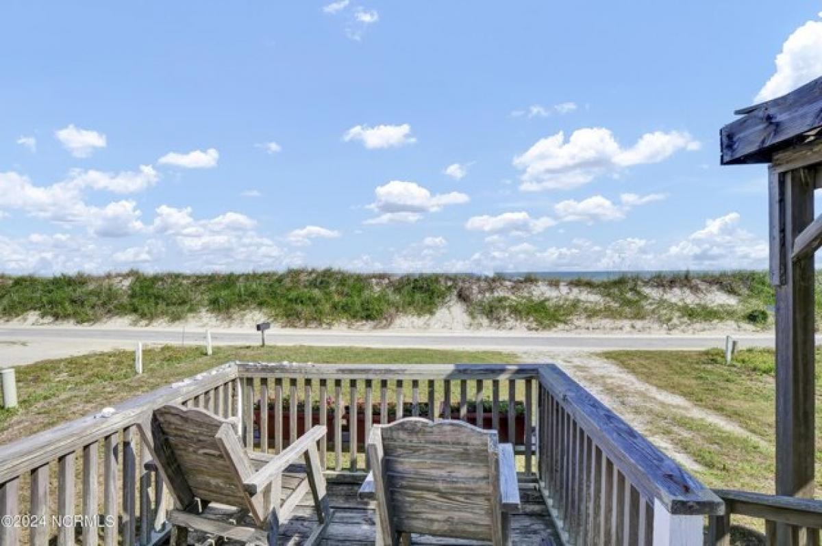 Picture of Home For Sale in North Topsail Beach, North Carolina, United States