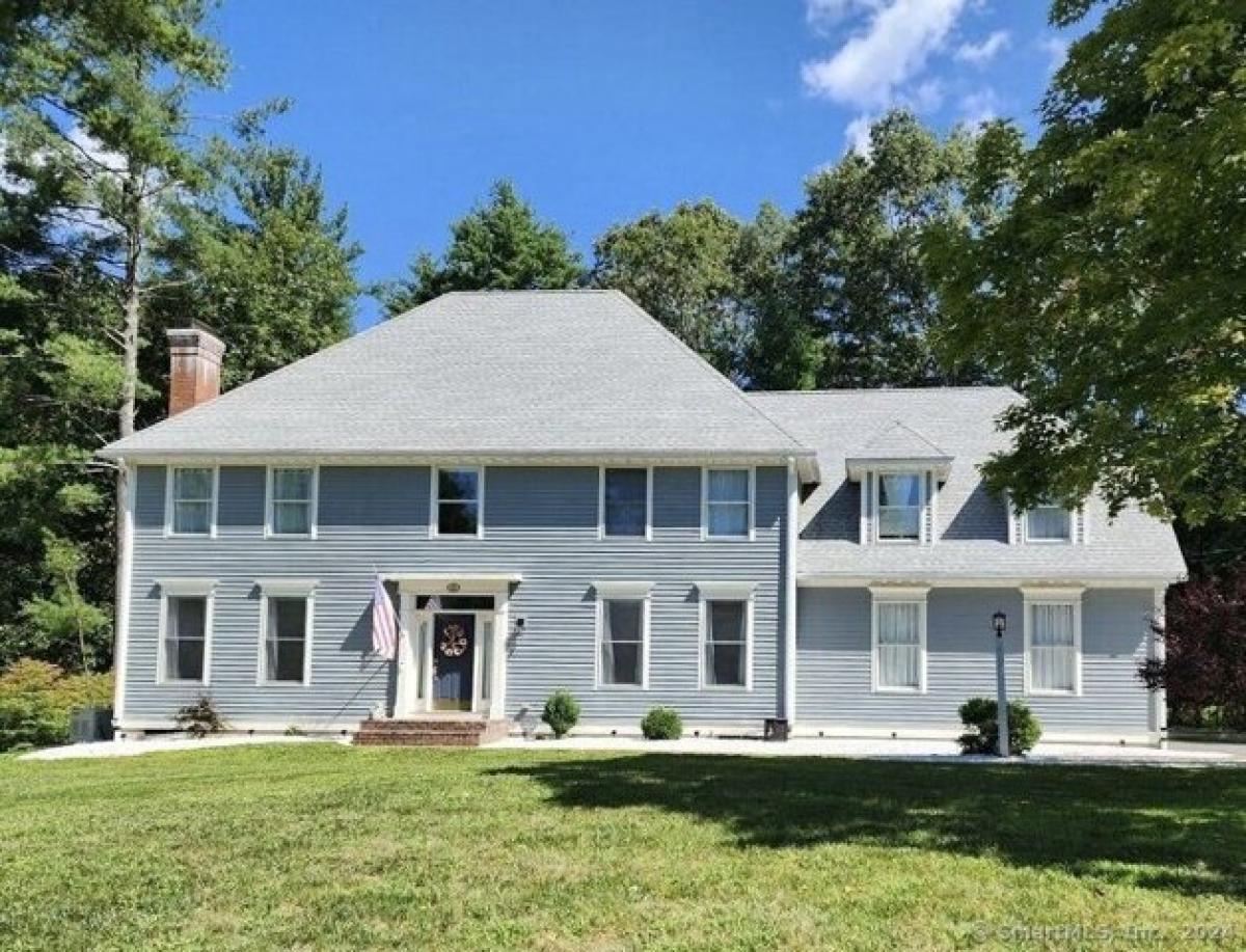 Picture of Home For Sale in Simsbury, Connecticut, United States