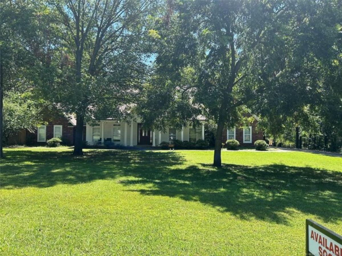 Picture of Home For Sale in Claremore, Oklahoma, United States