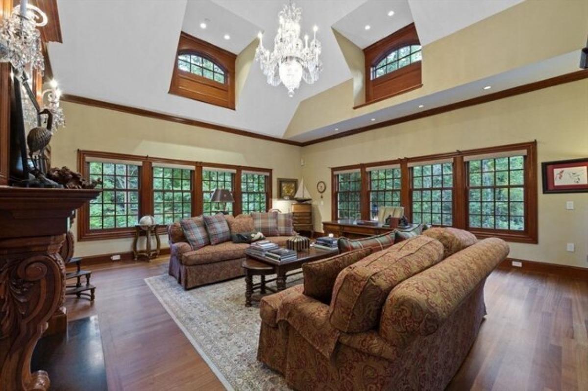 Picture of Home For Sale in North Andover, Massachusetts, United States