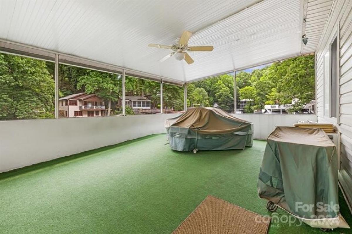 Picture of Home For Sale in Lake Lure, North Carolina, United States