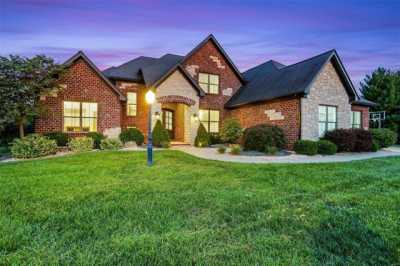 Home For Sale in Edwardsville, Illinois