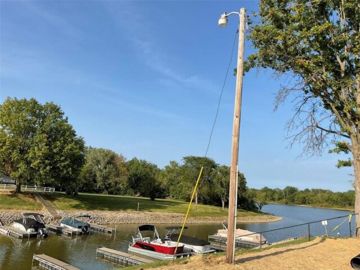 Picture of Home For Sale in Carlyle, Illinois, United States