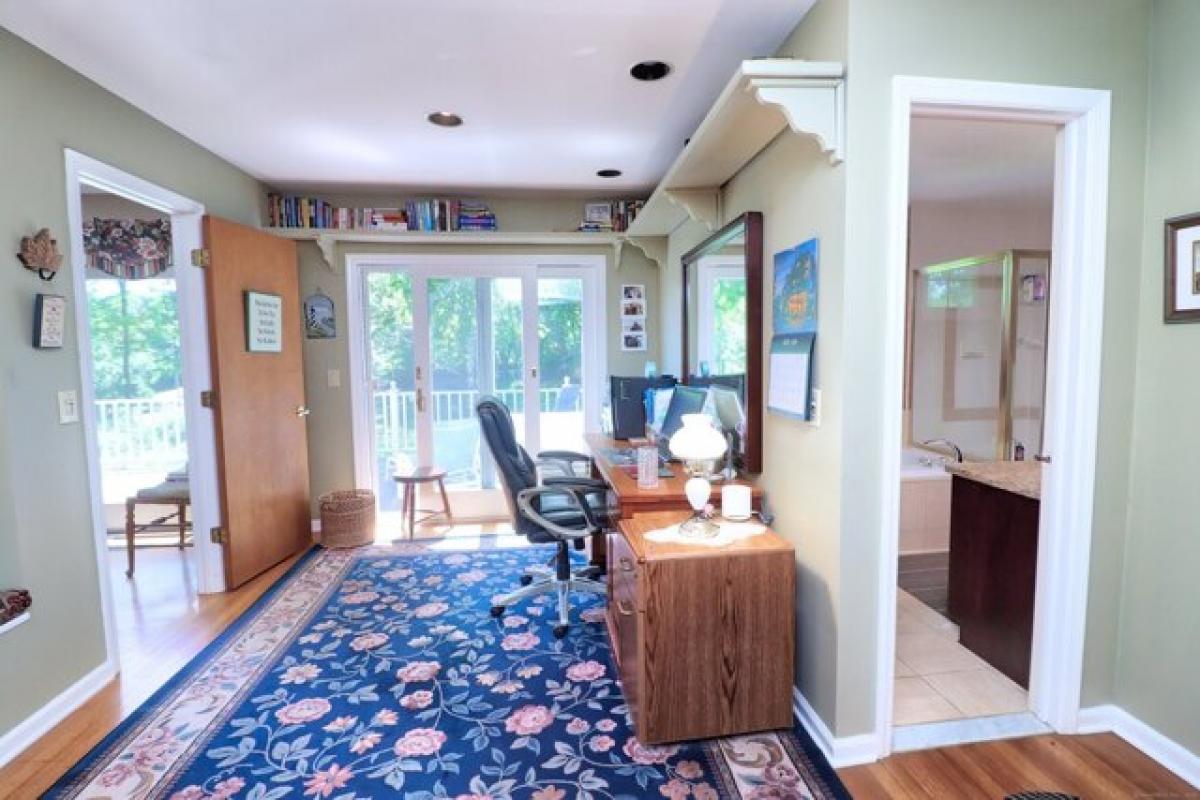 Picture of Home For Sale in New Fairfield, Connecticut, United States