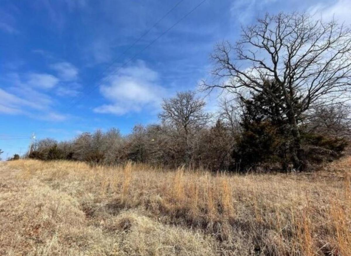 Picture of Residential Land For Sale in Harrah, Oklahoma, United States