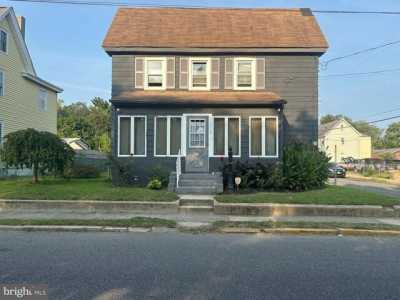 Home For Sale in Paulsboro, New Jersey