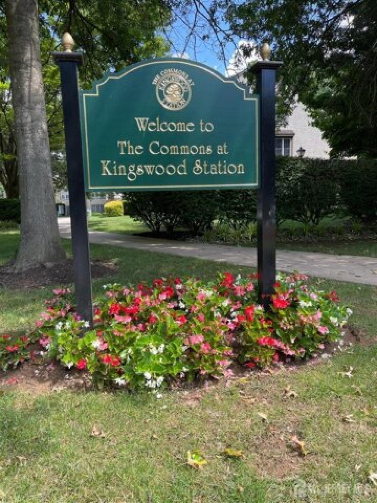 Picture of Home For Sale in East Brunswick, New Jersey, United States