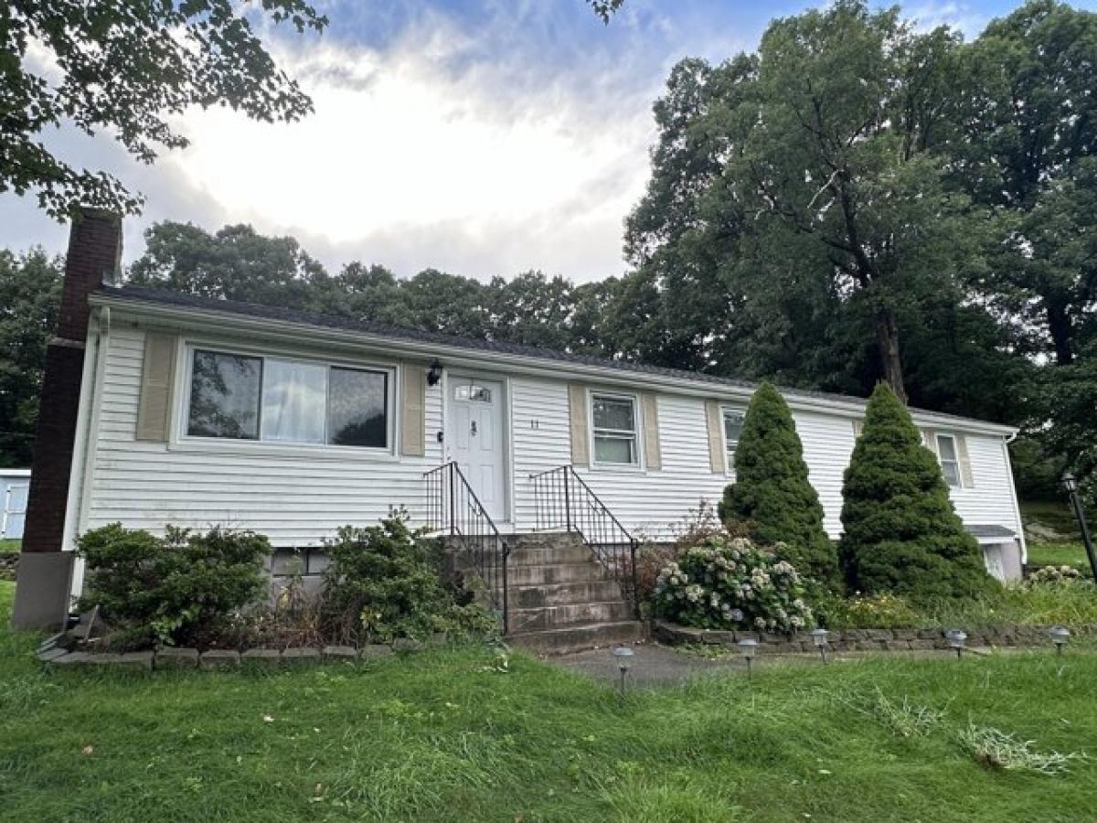 Picture of Home For Sale in Bristol, Connecticut, United States