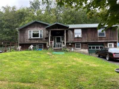 Home For Sale in Pleasant Valley, New York