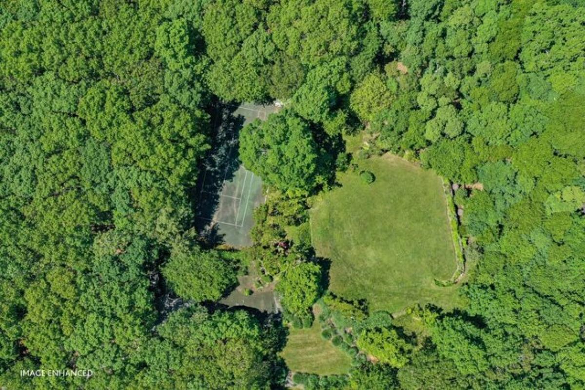 Picture of Residential Land For Sale in East Hampton, New York, United States