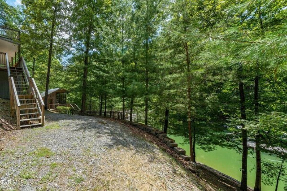 Picture of Home For Sale in Piney Flats, Tennessee, United States