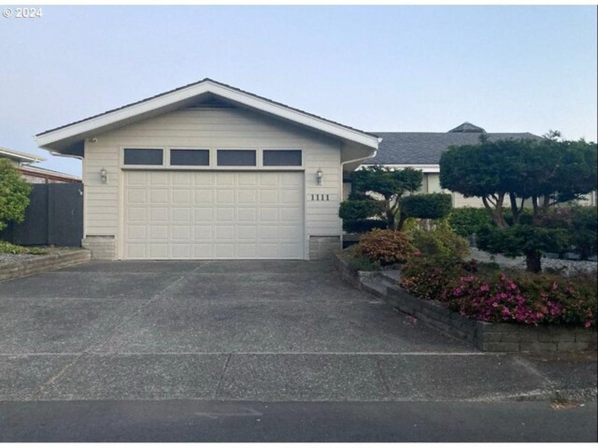 Picture of Home For Sale in Brookings, Oregon, United States