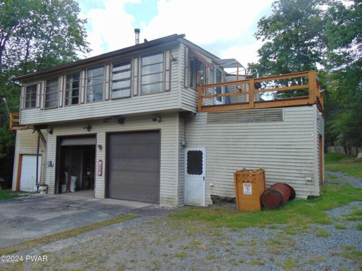 Picture of Home For Sale in Greentown, Pennsylvania, United States