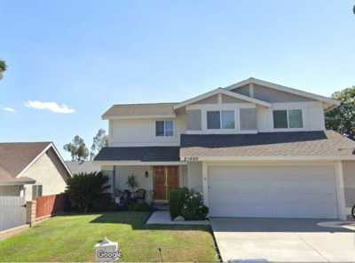 Home For Rent in Newhall, California