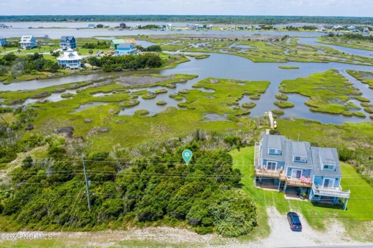 Picture of Home For Sale in North Topsail Beach, North Carolina, United States